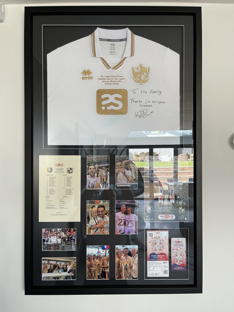 john_pett's tweet photo. A day our family will never forget 🖤🤍@OfficialPVFC @Pettzsta https://t.co/vYUcQeo75p