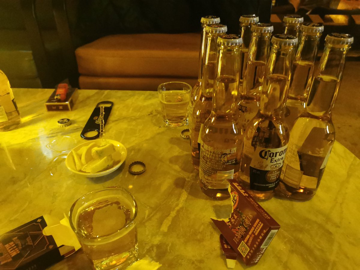 yichen89290889's tweet photo. 小酌一杯 https://t.co/VOMxLtDUZz