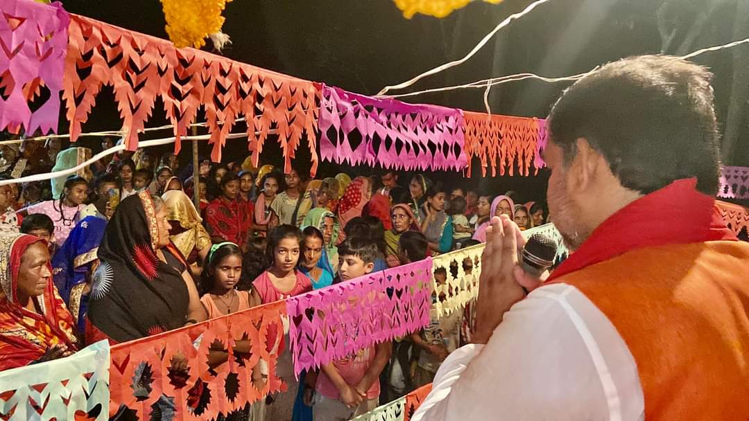 mkrtiwari_bjp's tweet photo. नवरात्रि के सप्तमी के शुभ अवसर पर बैकुंठपुर विधानसभा के चमनपुरा पंचायत के मंगरू छपरा काली मंदिर में 56 भोग के आयोजन में शामिल हुआ।
@blsanthosh https://t.co/wVnblnrBc6