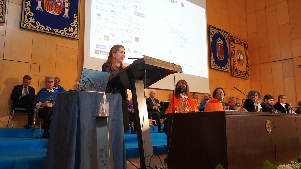 UPCToficial's tweet image. 🔘 La académica e ingeniera en Telecomunicaciones Nuria Oliver, directora de la Fundación @ELLISAlicante, ha subrayado en la apertura del curso universitario el potencial y los riesgos de las decisiones basadas en algoritmos

#AI4Humanity #AI4Society

📲 bit.ly/3fwa9ox