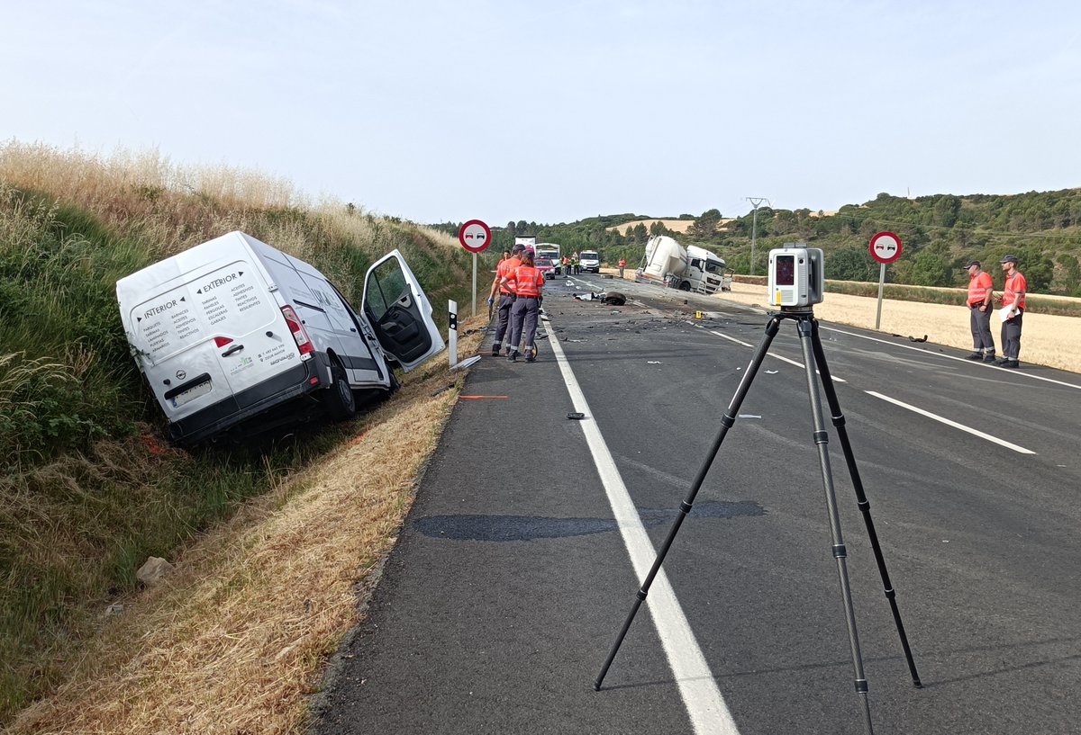 policiaforal_na's tweet photo. Mañana y pasado #Atestados organiza unas jornadas sobre nuevas tecnologías aplicadas a la investigación de accidentes de tráfico, participan
@ertzaintzaEJGV 
@guardiacivil 
@PamplonaIrunaPM 
@Bilbao_Polizia 
@PoliciadeBurgos 
#PMLogroño https://t.co/eL6p3sPOdO