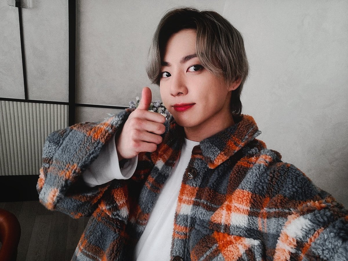 jjkqae's tweet photo. jungkook said he liked my selca ! 

#ARSDSelcaDay #Jungkook #boyfriend https://t.co/vA9vEYxIG8