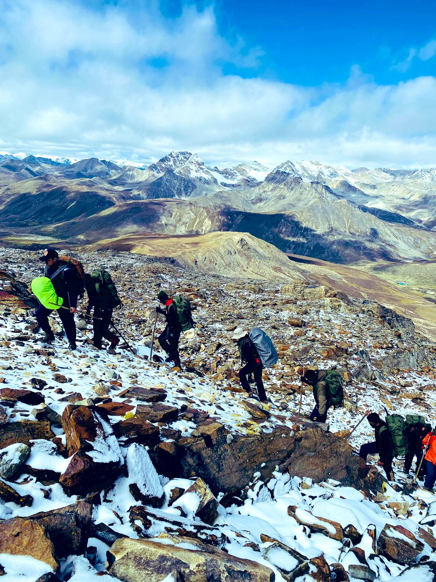 trishakticorps's tweet photo. As part of #ECTTAA_22, #TrishaktiWarriors along with five civilian volunteers successfully completed Trekking Expedition  Muguthang-Tamze covering 160 kms in 14 days, trekked across 4 Valleys 4 Passes in Super High Altitude Areas of #Sikkim.

@adgpi 
@easterncomd https://t.co/ACQThapK5V