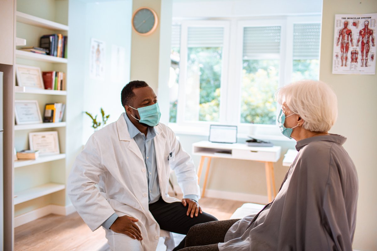 DFCM researchers &amp; colleagues authored a 3-part brief on the strengths &amp; challenges of #primarycare in the pandemic for <a href="/COVIDSciOntario/">COVIDScienceOntario</a>. The aim: to provide evidence to help decision makers improve the pandemic response. 1/5

dfcm.utoronto.ca/news/support-h…

<a href="/uoftmedicine/">Temerty Medicine</a> <a href="/UofT_dlsph/">U of T Public Health</a>