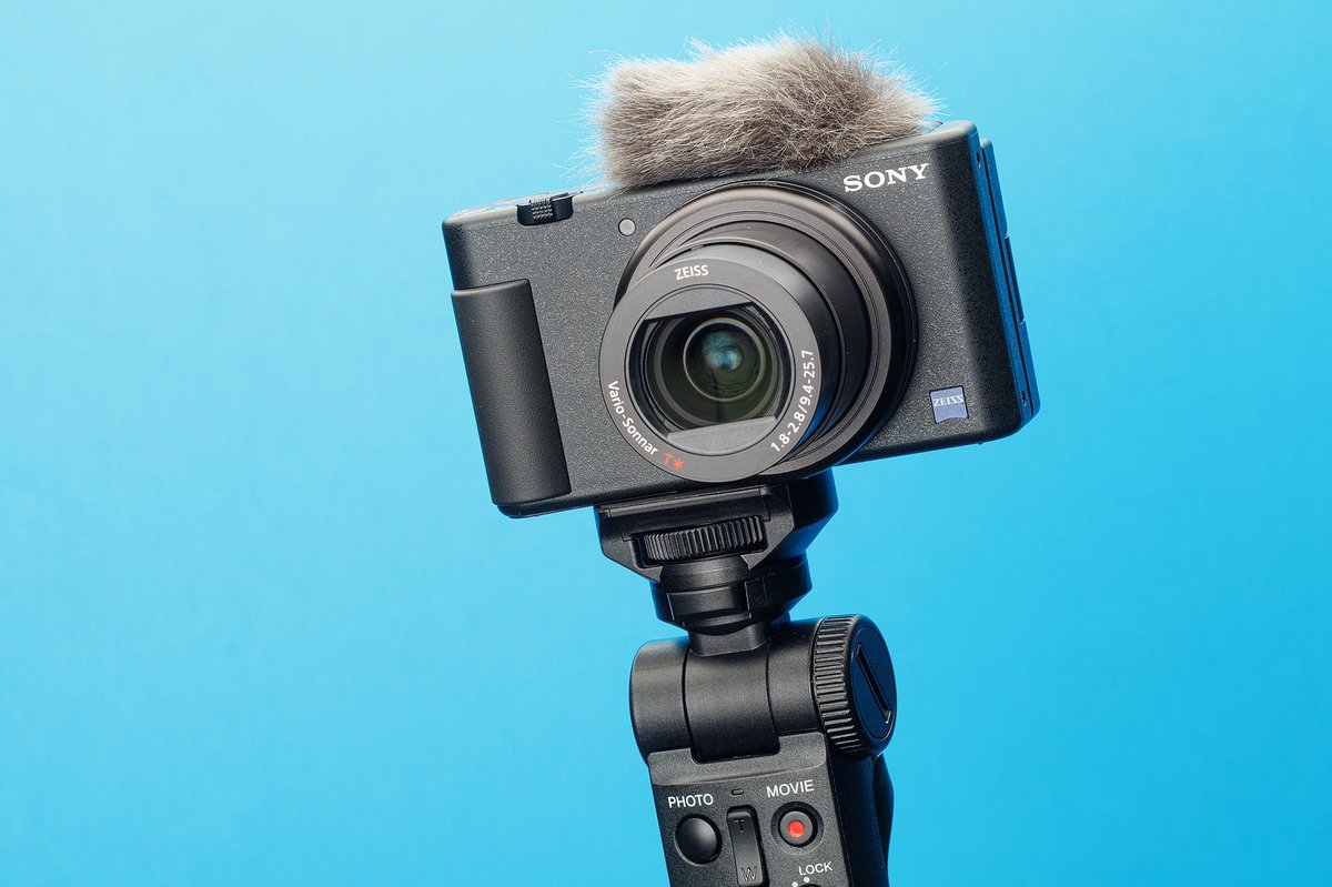 motion19store's tweet photo. Quoi de mieux qu’une caméra de qualité pour booster la créativité 💡?
Il ne te reste plus que 5 jours pour poster ta vidéo sur le thème de la « rentrée des classes » et tenter de gagner le Sony ZV-1!! 

#MovingCreators2022 #sonyphotography #cameroun #feelfreetocreate #motion19 https://t.co/aLsly0fJl2