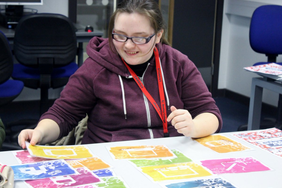 With the #costofliving going up and the energy price cap rising a further 80% this month, we've put together some top tips to help 16-25 year olds prep for the colder months. tinyurl.com/5n7hjup7

Please share with any young adults in your networks.

#FinancialEducation