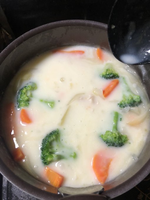 体調が悪いので今日はシチュー作りました。季節的には早いけど身体あっためましょうね俺 