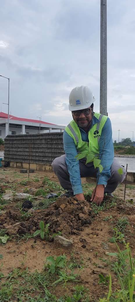 TCEConnect's tweet photo. #TVW18 #TCEndeavour #TCEConnect #TreePlantation
#Volunteers of Tata Consulting Engineers Limited (#TCE) participated in a #treeplantation drive and planted a variety of #fruit trees around a #hospital premises in Assam. https://t.co/Ls8vgH9NNS