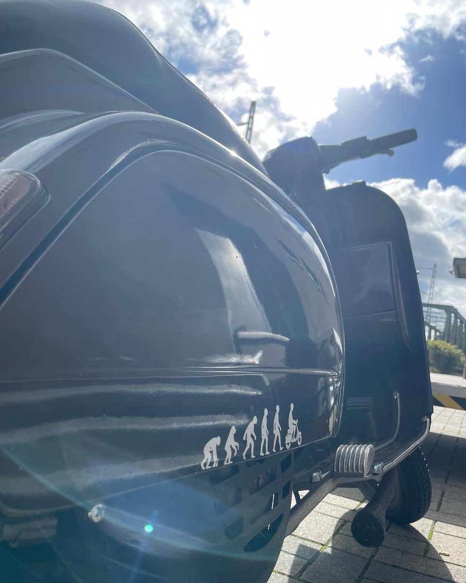Zauderkuenstler's tweet image. Hach. Das Saisonende naht. #smallframe #vespa