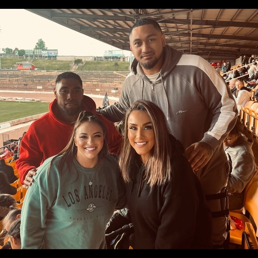 We are sick of getting asked for photos all the time . 🥴