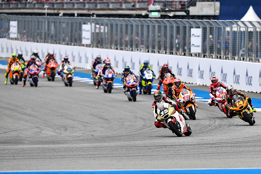 HiMotorSports's tweet photo. “โมโตจีพี ไทยแลน��์” ปิดฉากอลังการ “โอลิเวียร่า” ฝ่าฝนพลิกคว้าชัย
https://t.co/tXp0PbSz1T
#MotoGP2022 #MotoGPThailand #ORThailandGrandPrix https://t.co/UHlsfRaoya