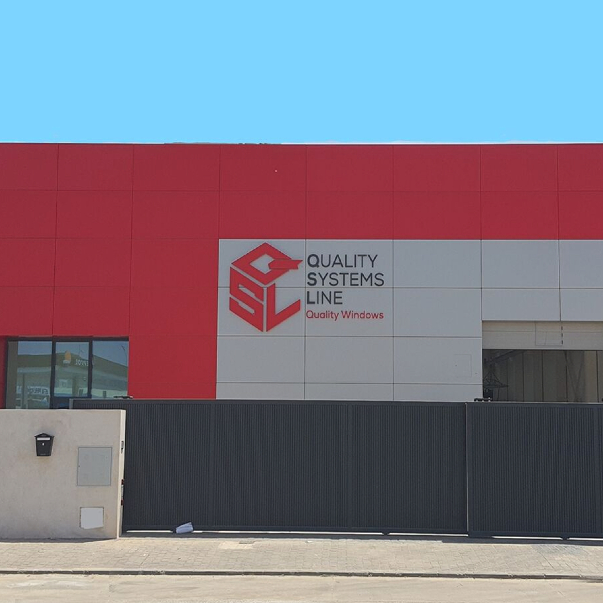 sammediterraneo's tweet photo. 📍 Podéis encontrarnos en Málaga y Alcalá de Guadaíra, Sevilla. En ambos lugares disponemos de un showroom donde realizamos formaciones, exposiciones de productos y otros eventos. 🏢 ¡Ven a conocernos!
#carpinteriametalica #showroom #malaga #sevilla #qsline https://t.co/agYDEFcPwg