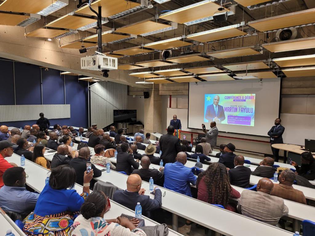 ChangementCong1's tweet photo. #RDC #MONTREAL 🇨🇦 #UNIVERSITE : MAFA 🦅, MAFA INTELLOS BIO devant les intellos Canadiens👇
La conférence-débat de ce dim 2.10 Lieu: ECOLE DES SCIENCES DE LA GESTION DE L'UNIVERSITÉ DU QUÉBEC À MONTRÉAL
(ESG UQAM) SALLE DS-R510🙏
Thème : L’INTÉGRITÉ ET BALKANISATION 🇨🇩👌 @TopCongo https://t.co/HyOHa10RB8