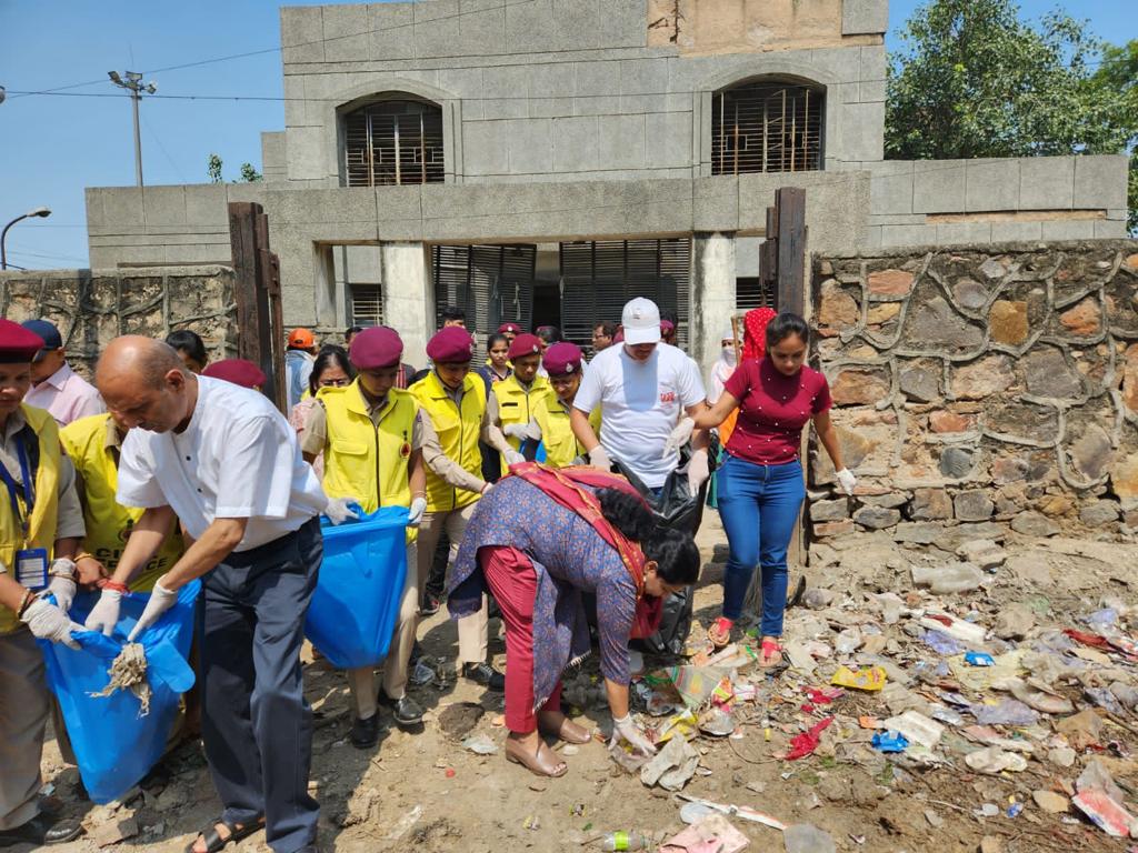 DM Outer North tweet media