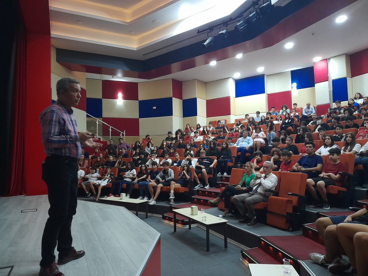 BhcIsk's tweet photo. MKÜ-Biyosistem Müh.Bölümü Öğretim Üyesi Prof. Dr.Berkant ÖDEMİŞ "Küresel İklim Değişikliği ve Su Kaynaklarının Etkileri"konusundaki sunumunu Ortaokul ve Anadolu Lisesi öğrencilerimizle paylaştı. 
Değerli bilgilerini bizlere aktardığından dolayı hocamıza teşekkür ederiz. https://t.co/tr908UFJWv
