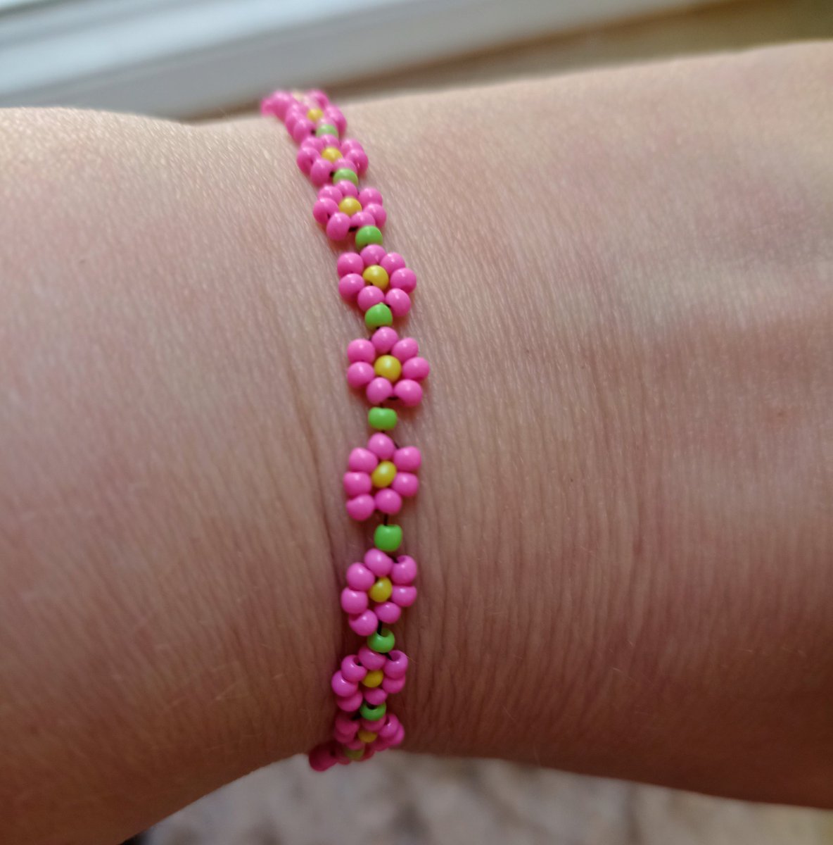 findyourflowers's tweet photo. No new flower crown today. Instead a tiny bracelet made of 2mm seed beads.

#Bracelets #beads #beading #seedbeads #Flowers #handmade #crafting https://t.co/AnWad22WZ8