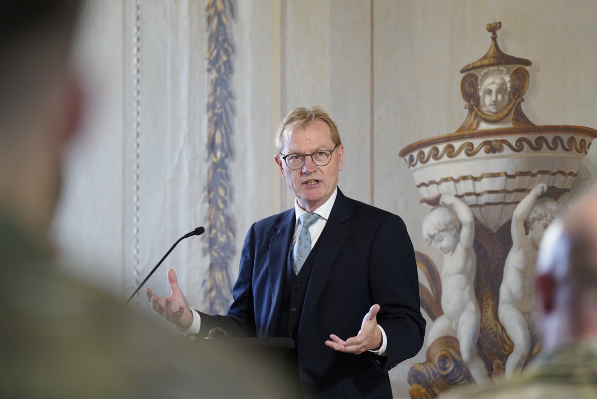 DanishMFA's tweet photo. I dag lancerede ambassadør Michael Zilmer-Johns rapporten ”Dansk sikkerhed og forsvar frem mod 2035”. 

Rapporten analyserer den udenrigs- og sikkerhedspolitiske situation frem mod 2035 og konsekvenserne for #dkforsvar.

➡️ https://t.co/apCiQY3KAX

#dkpol https://t.co/NuPQJpIg1L