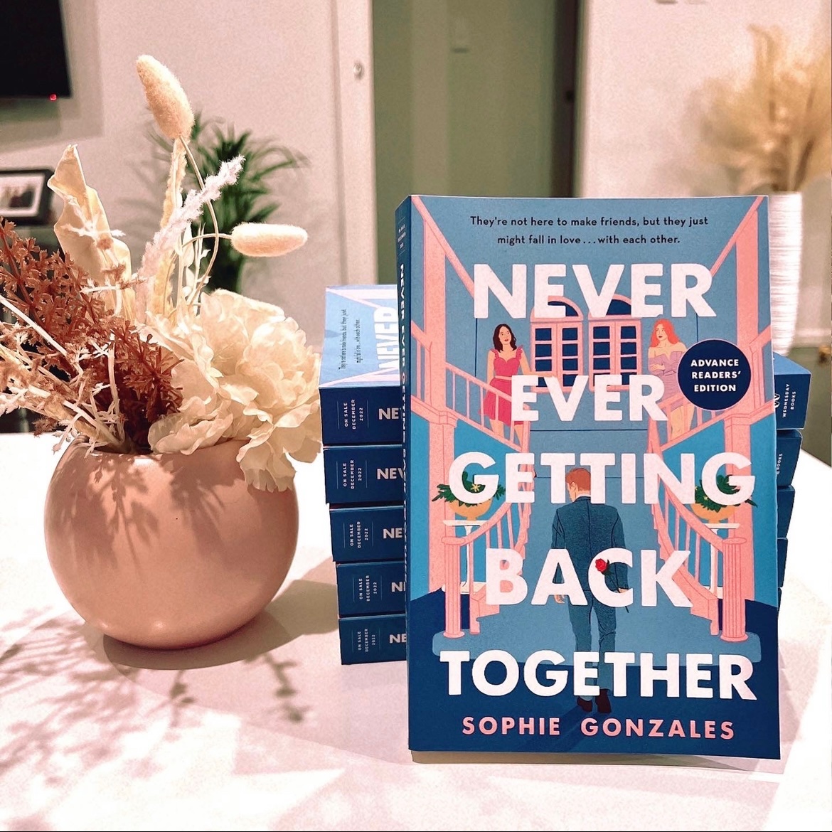 ✨ Okay kids it’s GIVEAWAY TIME!!! ✨ 

To enter to win a signed + personalised paper arc of Never Ever Getting Back Together, follow me + retweet! Bonus entry if you comment whether you’d ever re-date an ex and why / why not! 

International okay. Closes 11:59 pm est Thurs 6th.