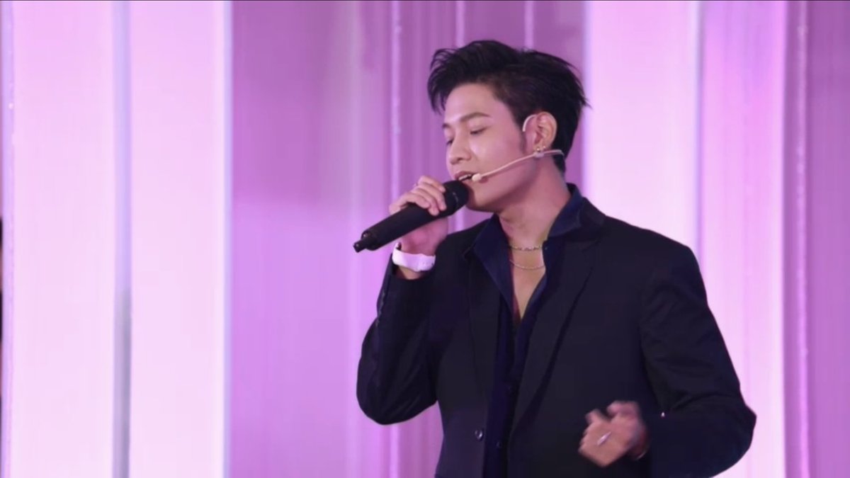 singtostjinx's tweet photo. singto so handsome 🥺🫶🏻
#SingtoPrachaya 
#LancomeXKristSingto https://t.co/5PT84HKePc