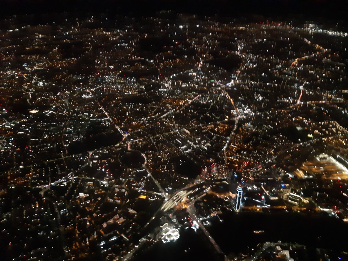 celenafern's tweet photo. Flight into Heathrow en route from Reykjavik back to Stroud. London as nervous system. I love that I know you so well now, the city that remains my dearest ex. https://t.co/FqSogH1vyo