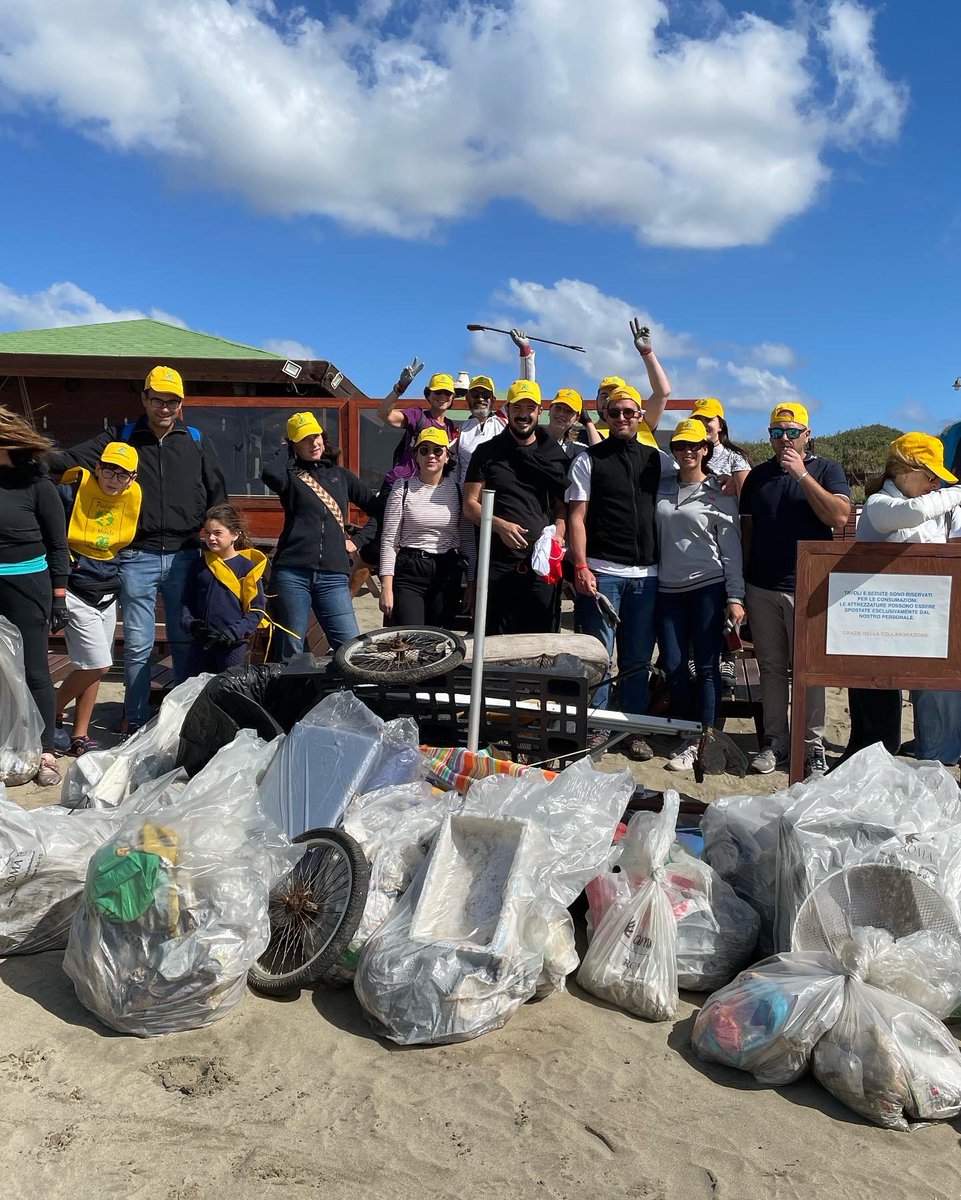 CignoVerde's tweet photo. #PuliamoilMondo anche noi ! #perunclimadipace #volontariato #cosebelle #stoplittering https://t.co/rTEFArOvbp