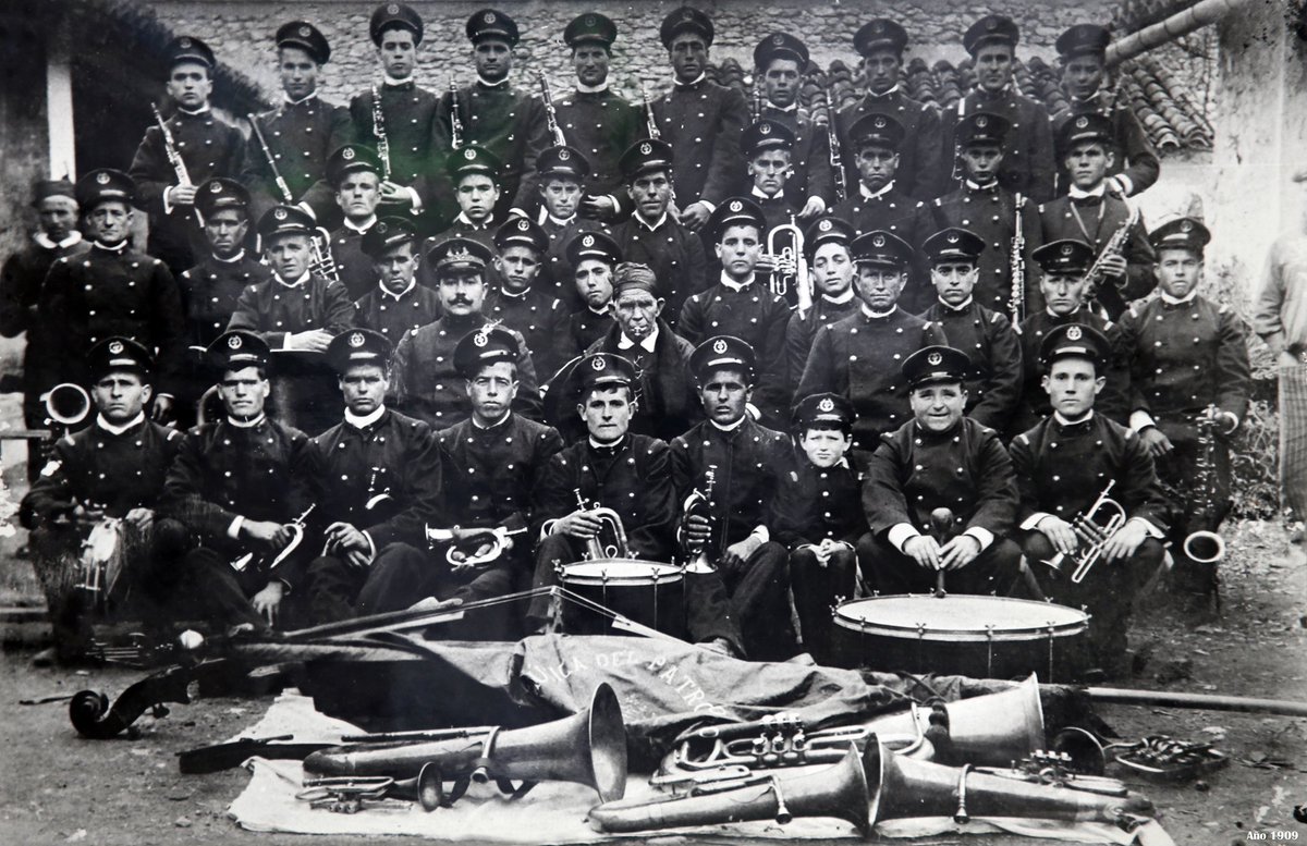 umscdevillar's tweet photo. #OTOÑOMUSICAL Ponemos en marcha una nueva edición de nuestro Otoño Musical y lo hacemos con una jornada el próximo sábado dedicada al violinista, director y compositor de Villar Timoteo López Pamblanco (1879-1936), coordinada por Daniel Martínez, musicólogo y miembro de la banda. https://t.co/PQKVryNznC
