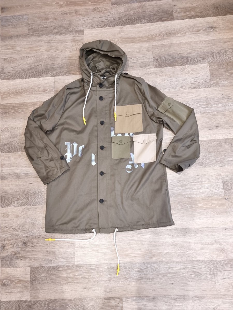 kgstrainers's tweet photo. PALM ANGLES military parka
Size Large but measures almost 27 inch pit to pit.
Brand new with tags RRP £900
Need this gone so £370 all in with special delivery.
Add 4% if paying PayPal G&S https://t.co/axvcjEC0RR