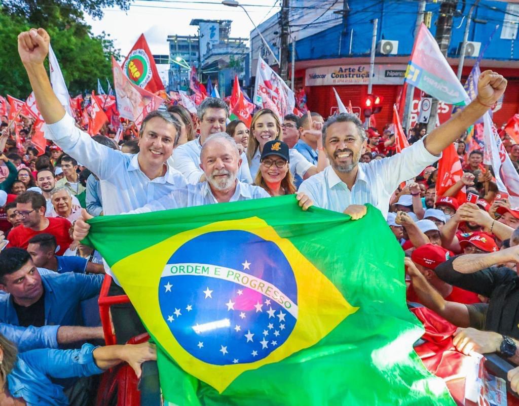 ugs_ufficiale's tweet photo. Dal Brasile ci arriva un segnale di speranza. Lula ha ottenuto il 48,43% al primo turno delle elezioni, 5 punti percentuali in più di Bolsonaro, che sfiderà al ballottaggio il 30 ottobre.

Anche dopo un periodo buio si può continuare a sperare e a lottare per un mondo più giusto. https://t.co/5lsGp4hY6Z