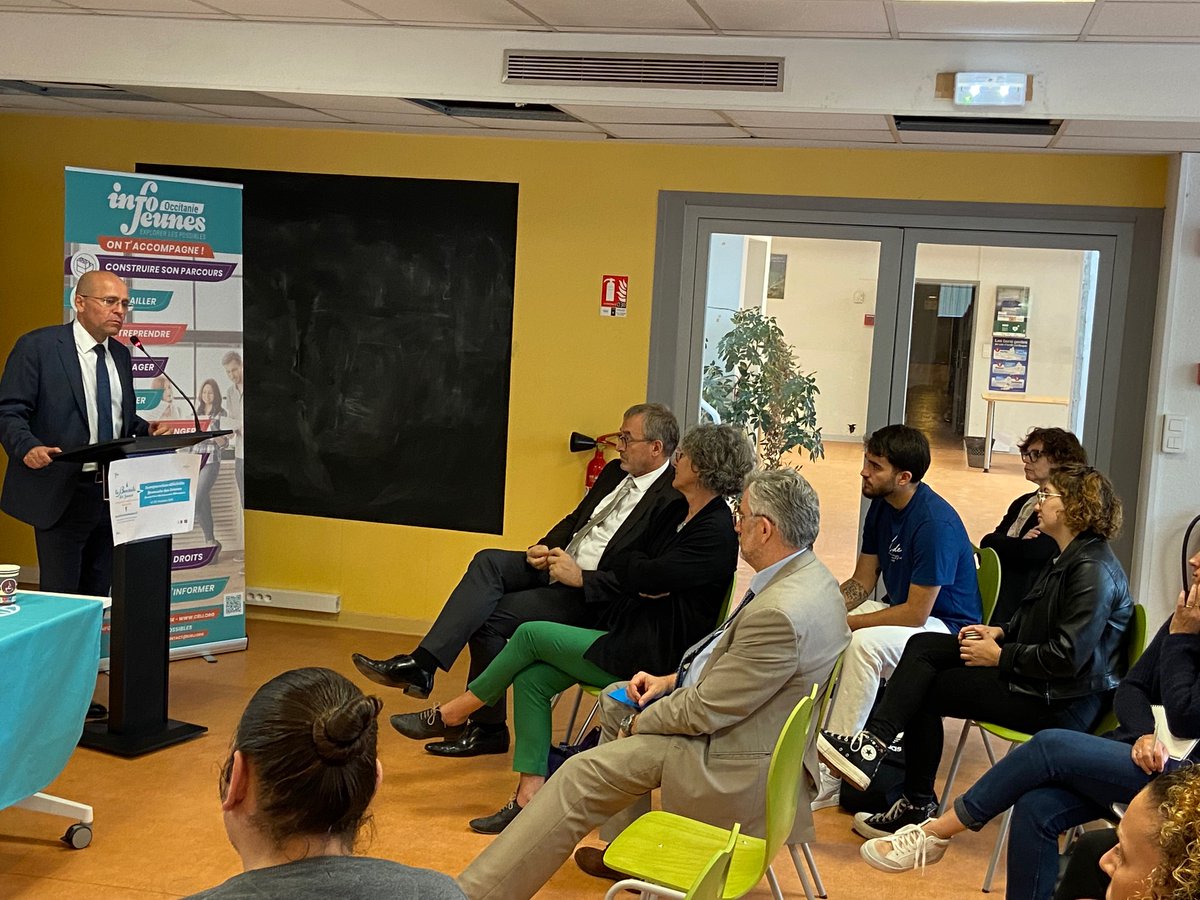 34Dsden's tweet photo. Lancement officiel de la🧭#boussoledesjeunes dédiée aux 15-30 ans ainsi qu'aux partenaires sur les thématiques du logement, emploi-formation, en présence de C.Mauny Dasen34, Pascal Etienne DRAJES, Olivier-Ronan RIVAT Délégué Général @infosjeunesfr, Véronique brunet @montpellier_ https://t.co/P3kvk4b061