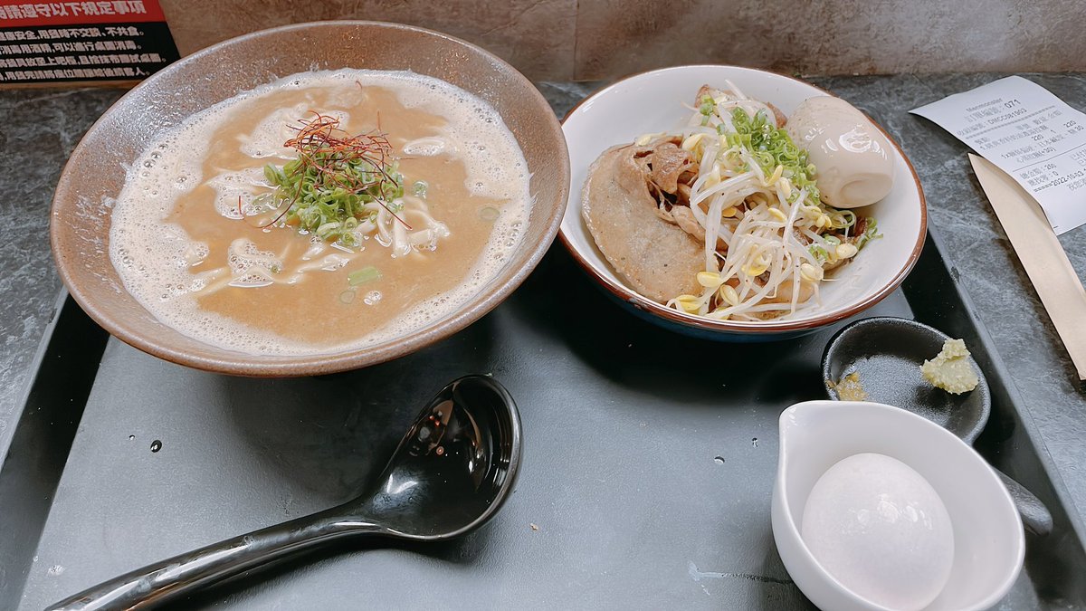 heitang_neko's tweet photo. 5️⃣0️⃣ MEN monster /
黑提燈香料燒肉拉麵
耶!是限定ㄟ 🥰
#MENmonster
#2022Ramen https://t.co/peo1n5crUD