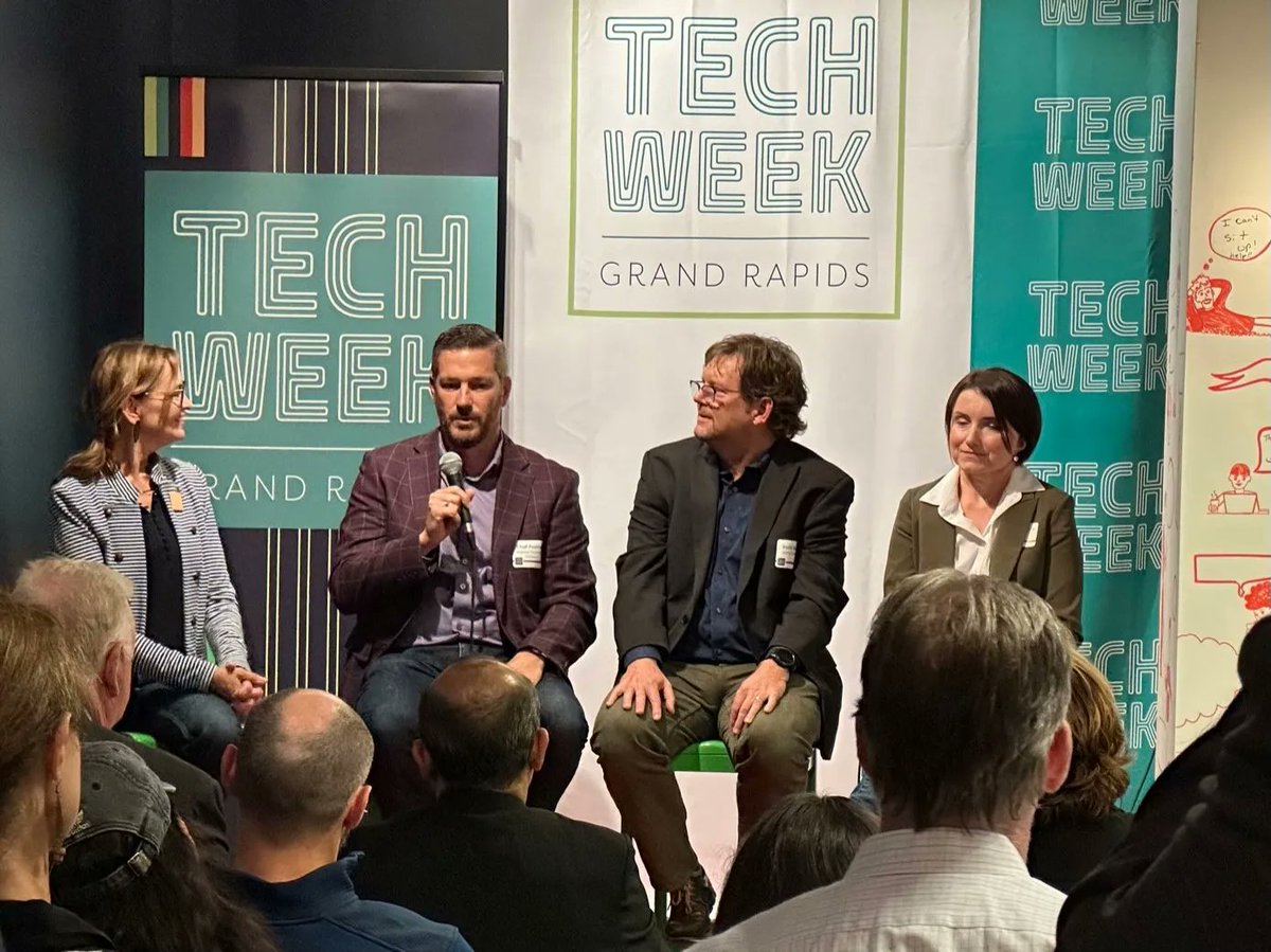 ekunnen's tweet photo. The @GVSU @gvsuinnovate IT Innovation and Research team attends @TheRightPlaceGR #TechWeekGR - Looking forward to next year already! 🙌 https://t.co/rb3MI0qBj3 https://t.co/flNP13AAoa