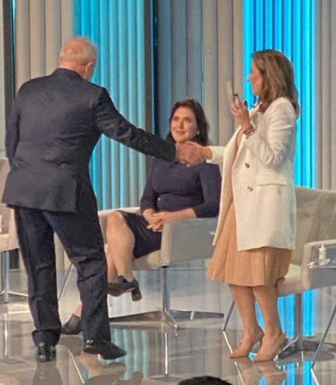 Bolsonaro chama Simone Tebet de "estepe" e Soraya Thronicke de "trambique" em entrevista com seus eleitores. Ambas, totalizam cerca de 5 milhões de votos. 🙏 #Eleicoes2022