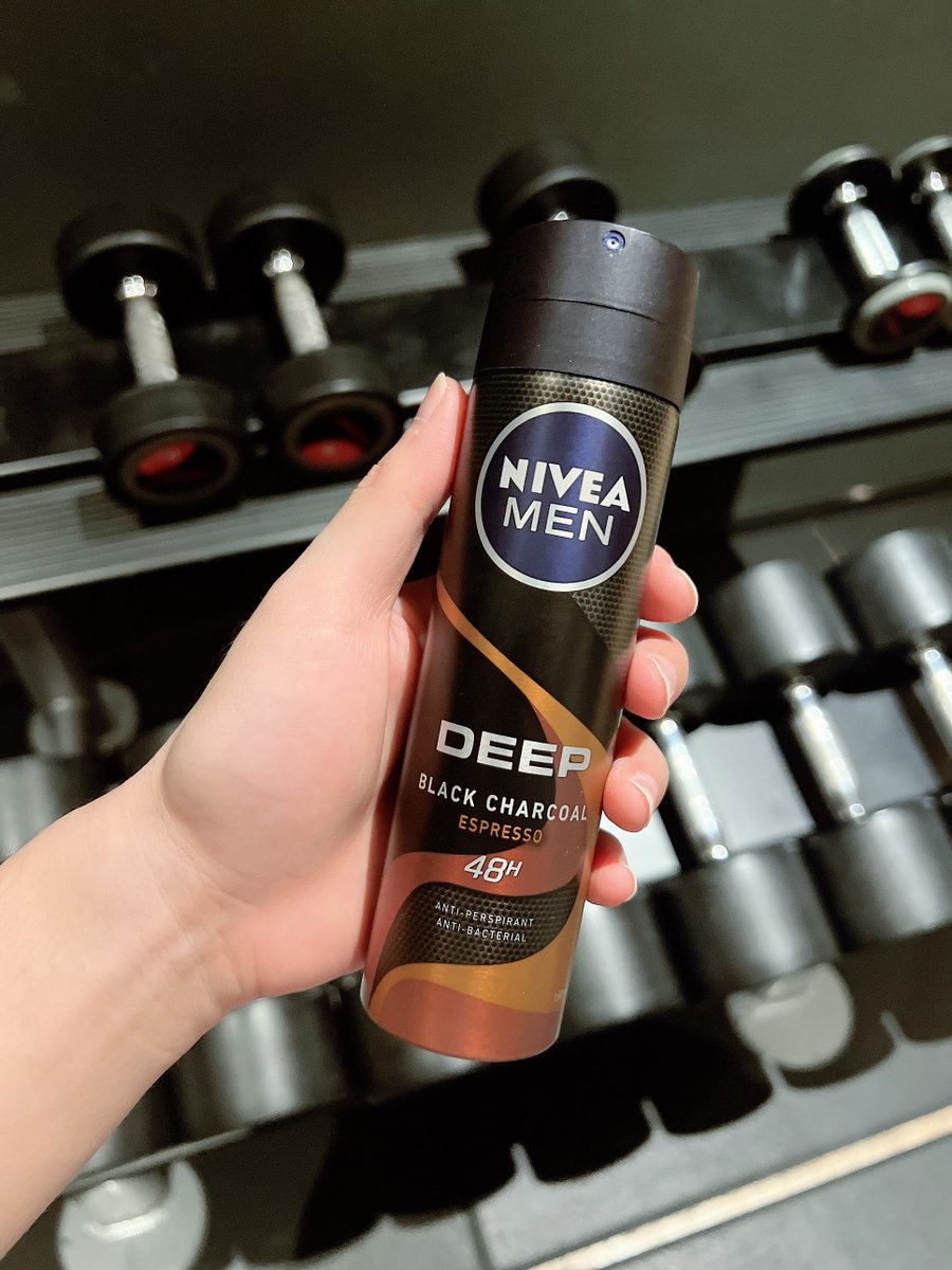 got_____'s tweet photo. ได้ลองแล้วมันดีมาก ! หอมแบบหอมจริง NIVEA MEN DEEP BROWN SPRAY ฉีดแล้วหอมยาวนานมาก ไปฟิตเนสกลับมายังหอม ระงับกลิ่นกายได้ดีมากใครที่ชอบออกกำลังกายเล่นกีฬา หรือทำกิจกรรมต่างๆ ลองใช้ตัวนี้ระงับกลิ่นกายหอมติดทนx3 ทั้งทนร้อน ทนเหงื่อ ทนทาน ดีมากเลยคับ🏋🏻#หอมดีพดึงดูด #NIVEAMENDEEPSPRAY https://t.co/HVvUwc1AI0