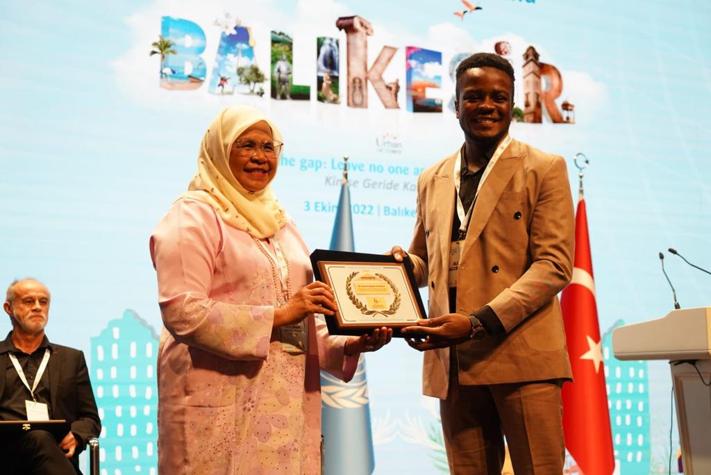 UNHABITAT's tweet photo. 🥳Join us as we celebrate and congratulate the 2022 UN-Habitat #ScrollOfHonour winners! There were over 244 nominations covering individuals, cities, organizations, and projects from around the world.
Learn about the remarkable work they are doing
👉 https://t.co/cm8uRJ8Uxe https://t.co/39VZq9rFvP