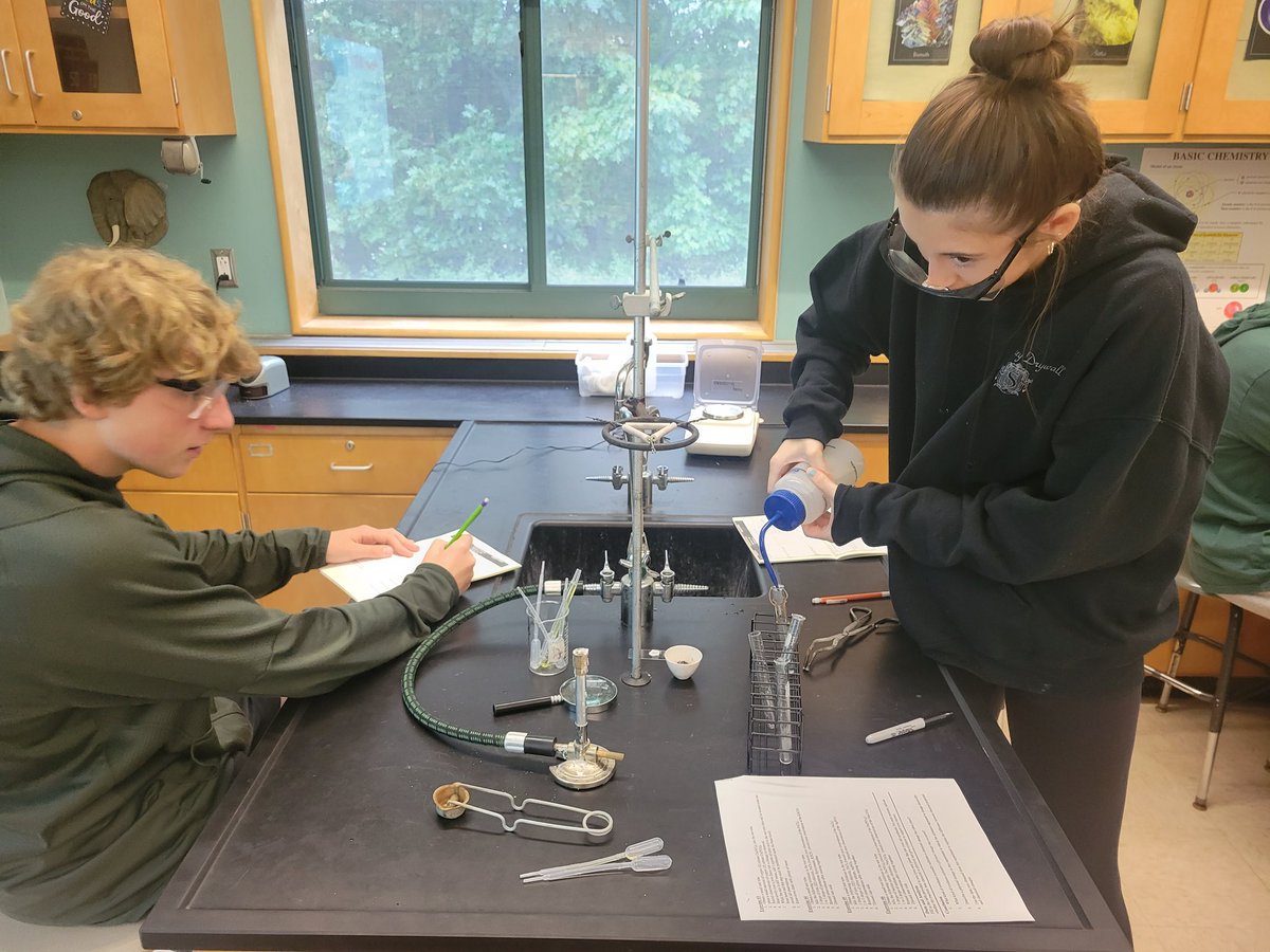 OakSciMatters's tweet photo. Honors Chem with Physical and Chemical Changes Lab https://t.co/fnOXbcLWj2