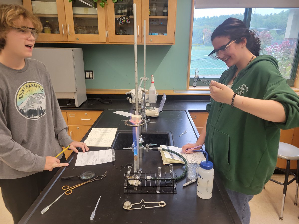 OakSciMatters's tweet photo. Honors Chem with Physical and Chemical Changes Lab https://t.co/fnOXbcLWj2