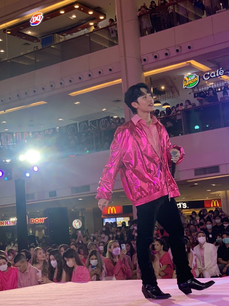 เอา หยิ่น วอร์ ตอน On stage มาฝากค่าา หล่อมากเลยยย💖💖💖

#ebseacongrandopening #eveandboypowershotxyinwar #หยิ่นวอร์