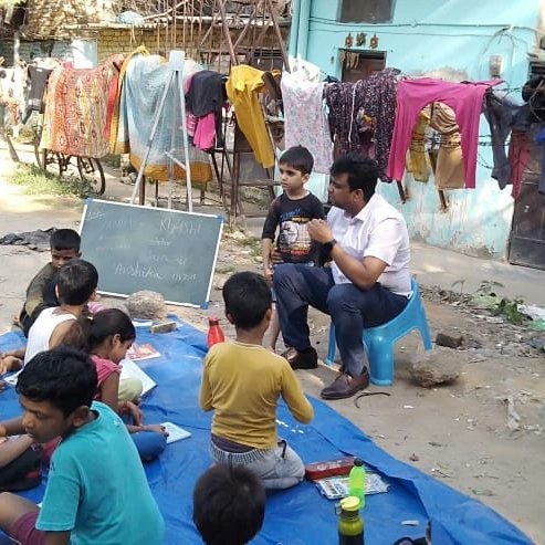 FoundationLadli's tweet photo. कुछ इस प्रकार व्यतीत लम्हे , आपको आपके अतीत से मिलाकर वर्तमान वास्तविकता से अनभिज्ञ होने से बचा लेते हैं।
Today Spent A #Qualitytime, with My kids at Ladli Foundation #Pathanshala.
There is something that recharge you to perform extraordinary. @AvdheshanandG https://t.co/Y8TL0jDxl8