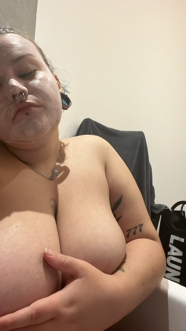 Come say hi to me on adultwork while I have a pamper bath , same @ https://t.co/BG2MwmESu0