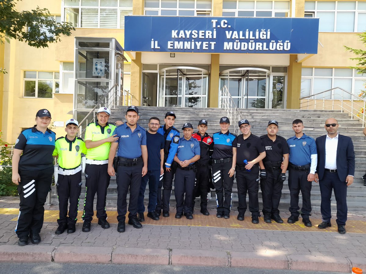 BN LOGIN (@bnturkish) on Twitter photo Bugün Özel Eller icin farklı bir gündü. <a href="/KayseriEmniyeti/">Kayseri İl Emniyet Müdürlüğü</a> il Müdürü sayın <a href="/Kamilkarabork/">Kamil KARABÖRK</a> Beye makam odasında Kahve ikram ettik. Öğrencilerimizde unutulmaz bir anı bırakan tüm emniyet personeline teşekkür ederiz.
<a href="/suleymansoylu/">Süleyman Soylu</a>
<a href="/EmniyetGenelMud/">Emniyetgm</a>
<a href="/tcmeb/">Millî Eğitim Bakanlığı</a>
<a href="/MebOrgm/">Özel Eğitim ve Rehberlik Hiz. Genel Müdürlüğü</a>
<a href="/Ayhan___TELTIK/">Ayhan TELTİK</a> Bugün Özel Eller icin farklı bir gündü. <a href="/KayseriEmniyeti/">Kayseri İl Emniyet Müdürlüğü</a> il Müdürü sayın <a href="/Kamilkarabork/">Kamil KARABÖRK</a> Beye makam odasında Kahve ikram ettik. Öğrencilerimizde unutulmaz bir anı bırakan tüm emniyet personeline teşekkür ederiz.
<a href="/suleymansoylu/">Süleyman Soylu</a>
<a href="/EmniyetGenelMud/">Emniyetgm</a>
<a href="/tcmeb/">Millî Eğitim Bakanlığı</a>
<a href="/MebOrgm/">Özel Eğitim ve Rehberlik Hiz. Genel Müdürlüğü</a>
<a href="/Ayhan___TELTIK/">Ayhan TELTİK</a>