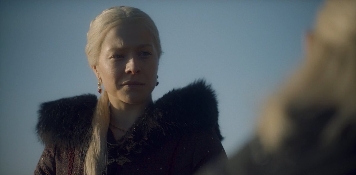 m_bee4's tweet photo. rhaenyra: i will not be a tyrant &amp; rule through terror

daemon: no babe, make them fear you. let’s be sexy &amp; do crimes together 

#HouseOfTheDragon https://t.co/S2aCWFpF4H