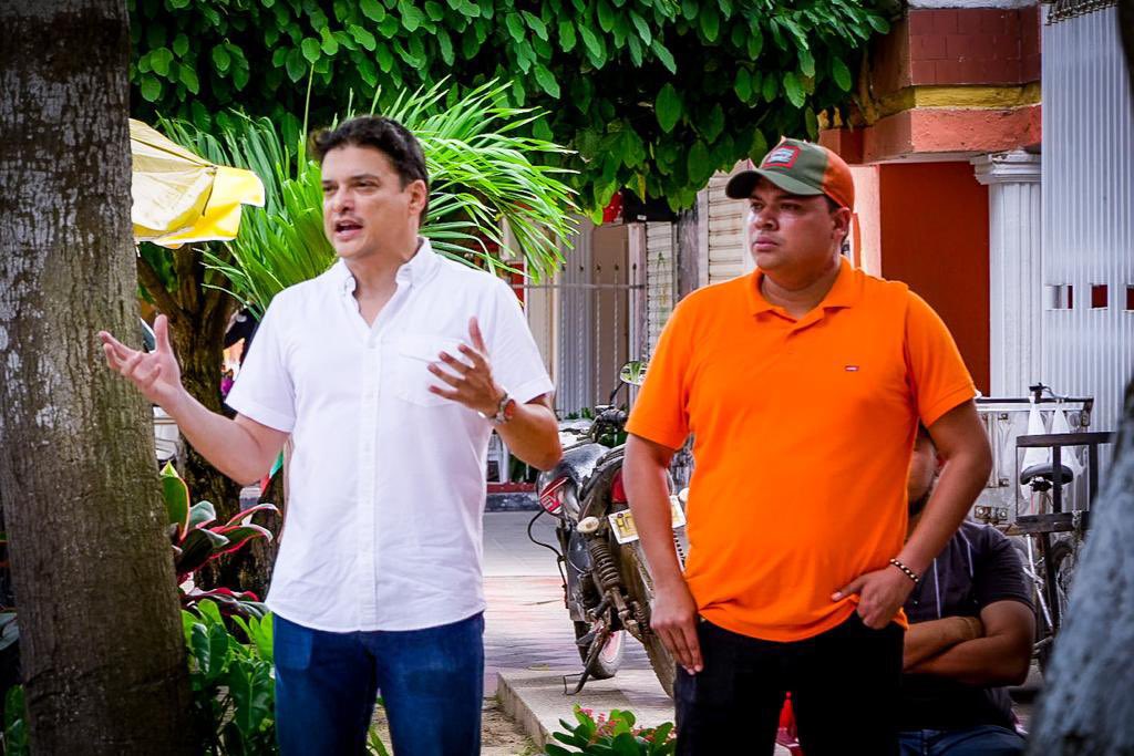 jpserna's tweet photo. 🧵
Rey Momo 2023 del Carnaval de la 44, visita a municipios y reuniones con la comunidad.
Agenda del exministro @TitoCrissien podría interpretarse como inicio de una campaña electoral.
En 2011, Crissien aspiro a la gobernación y 70 mil ciudadanos lo respaldaron.
🔸#RunRunPolítico https://t.co/d0m8FjHMcH