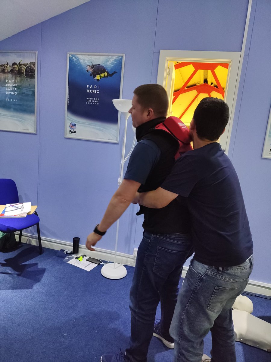 DivingFreedom's tweet photo. This Weekend some students could practice and learn more about First Aid, either if they were dong a Rescue Course, an Emergency Oxigen Provider Course or just a refresh of their knowledge. 
Congratulations to all the divers!
And thank you to Yvonne who was a great instructor! https://t.co/SUzdiSTesK