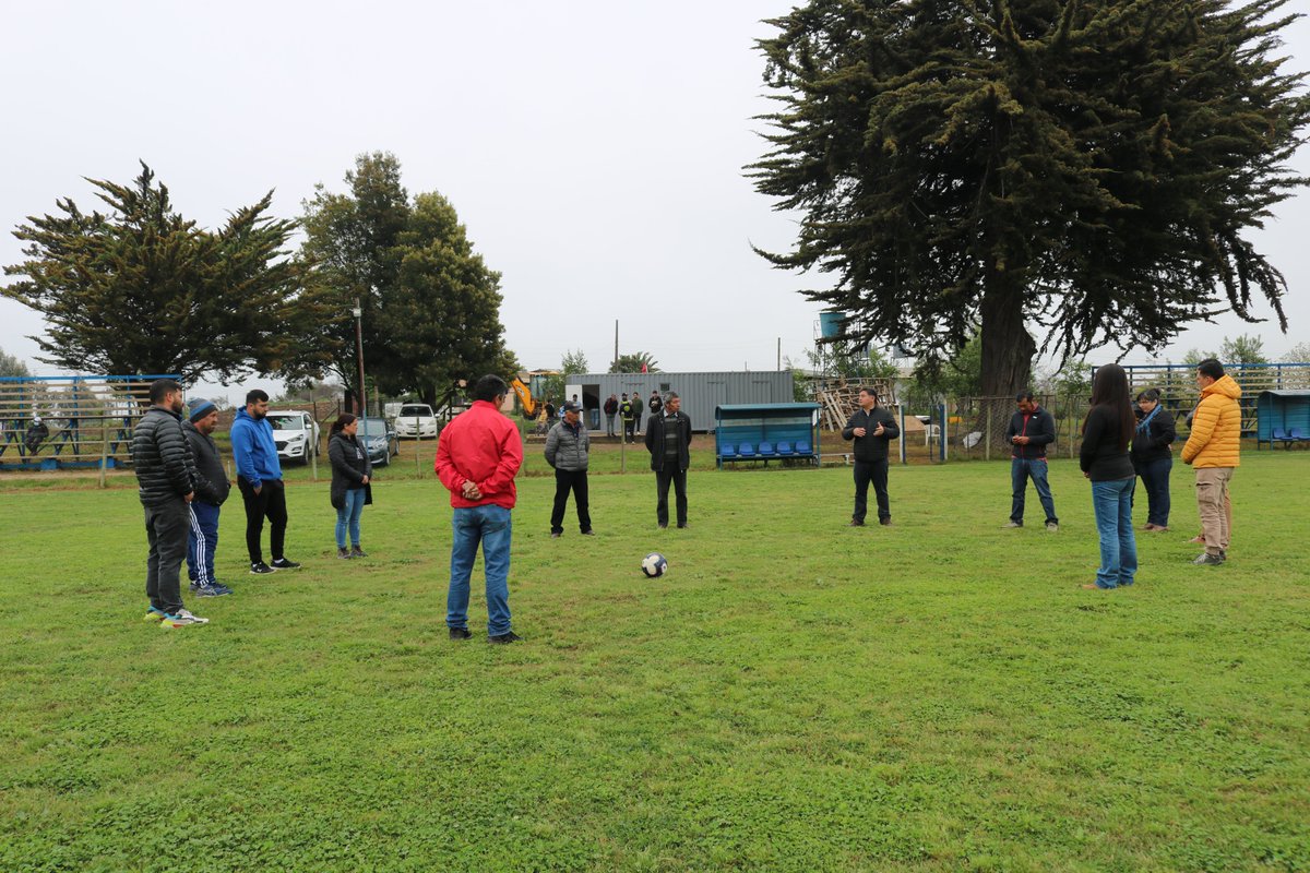 El pasado viernes, se dio Pie Inicial al Campeonato de Futbol San Pedro 2022, donde en compañía de nuestro alcalde Sr. Emilio Cerda Sagurie y el Concejal Esteban Herrada, pudimos compartir con dirigentes de los Clubes y desearles todo el Éxito para lo que se viene. #SomosTodos