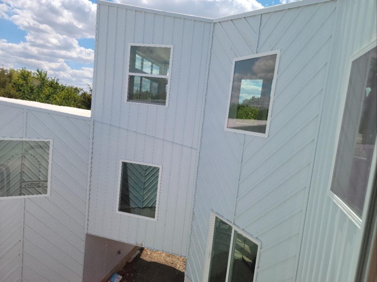 UBuilditWichita's tweet photo. Every time I see a new picture of the O'Shaughnessey Family's design I'm always excited. This unique build has been so fun to watch as the shape takes us to a whole different scene in Kansas! This octagon house is so intriguing. It's lovely referred to as the "O'Shoctagon"! https://t.co/oRxRulHNnE
