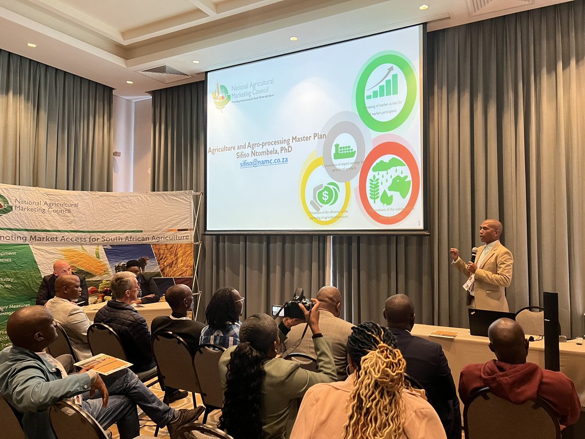 onele_t's tweet photo. @Ntombela_SM presenting on the Agriculture and agro-processing master plan’s approach to transformation and inclusive growth in the agricultural sector #AEASA2022. https://t.co/VfhMf9D74K
