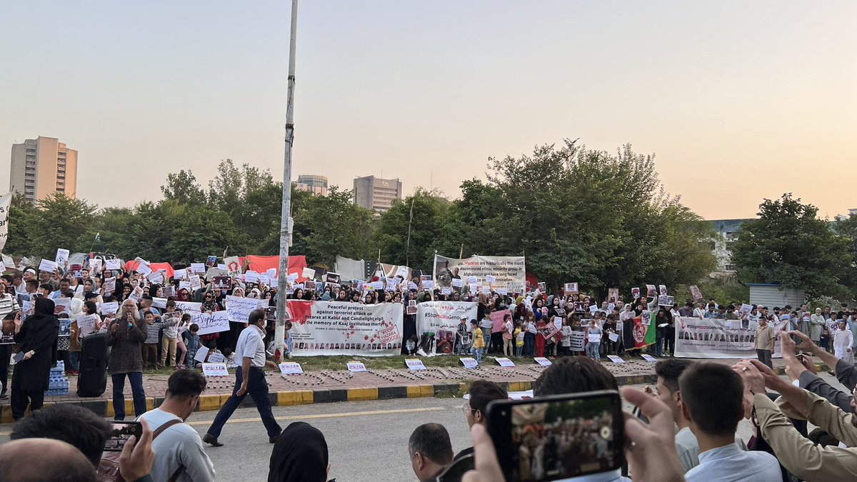 HadiDaryabi's tweet photo. همین اکنون تظاهرات علیه نسل کشی هزاره ها در اسلام آباد، پاکستان https://t.co/K59yMszN9h