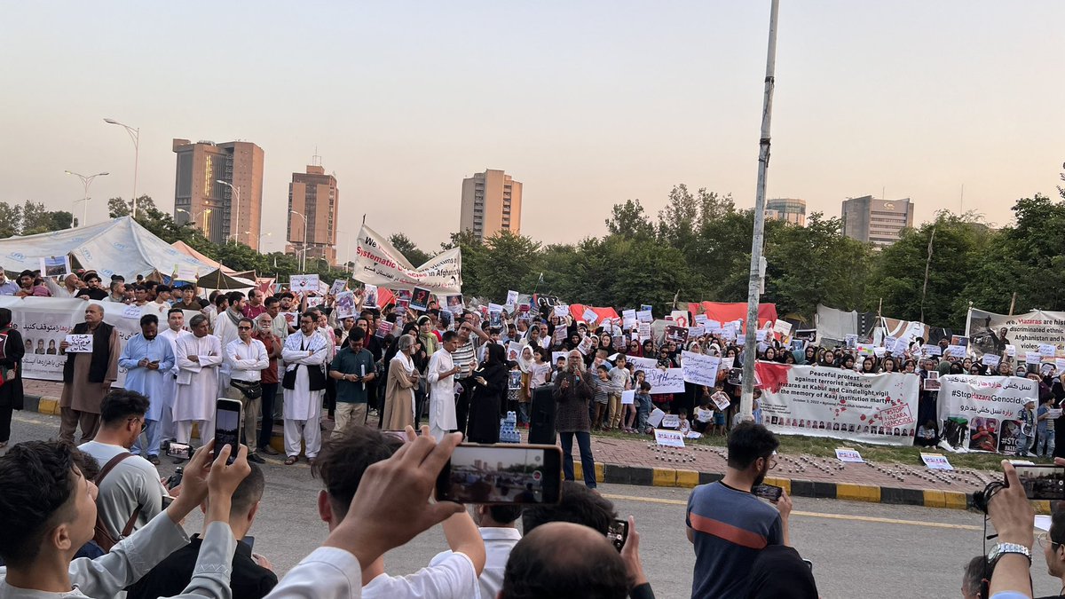 HadiDaryabi's tweet photo. همین اکنون تظاهرات علیه نسل کشی هزاره ها در اسلام آباد، پاکستان https://t.co/K59yMszN9h