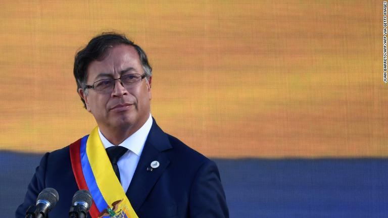 Horadelaverdad's tweet photo. #Titulares Petro llega siete horas tarde a cumbre en #Hatogrande. Esto se repite una y otra vez, y en esta ocasión fueron sus compañeros de gabinete,sus compañeros de gobierno, los que tuvieron que esperar siete horas a que el señor Petro llegará
#EnVivo→ https://t.co/Q7XyLruwuf https://t.co/1SuuY4Boq4