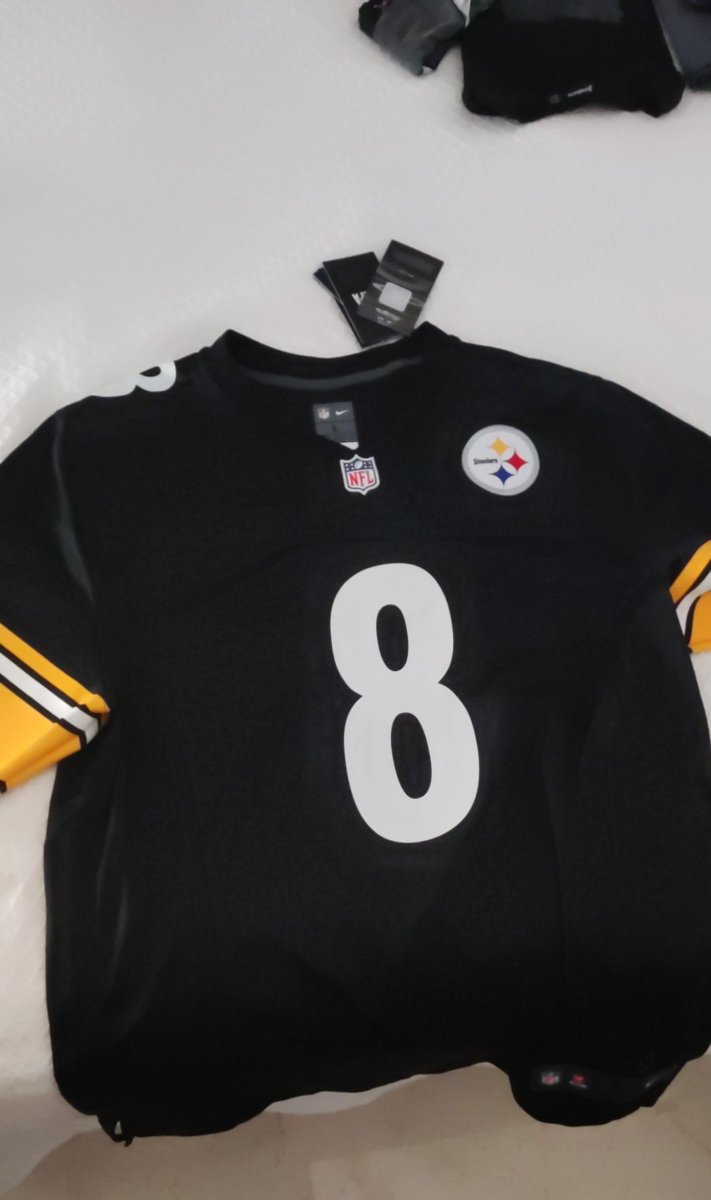 pplu_nosgar's tweet photo. Muchas gracias a los amigos de @ElCapologist por este regalazo!! Una maravilla, y además, 100% original! Aunque sea de #GoPackGo , ahora soy un poquito más de #HereWeGo . 
Un saludo también a mis compañeros de @FumbleSVQ , la primera peña NFL de Sevilla!! https://t.co/eoiJzKe8wr
